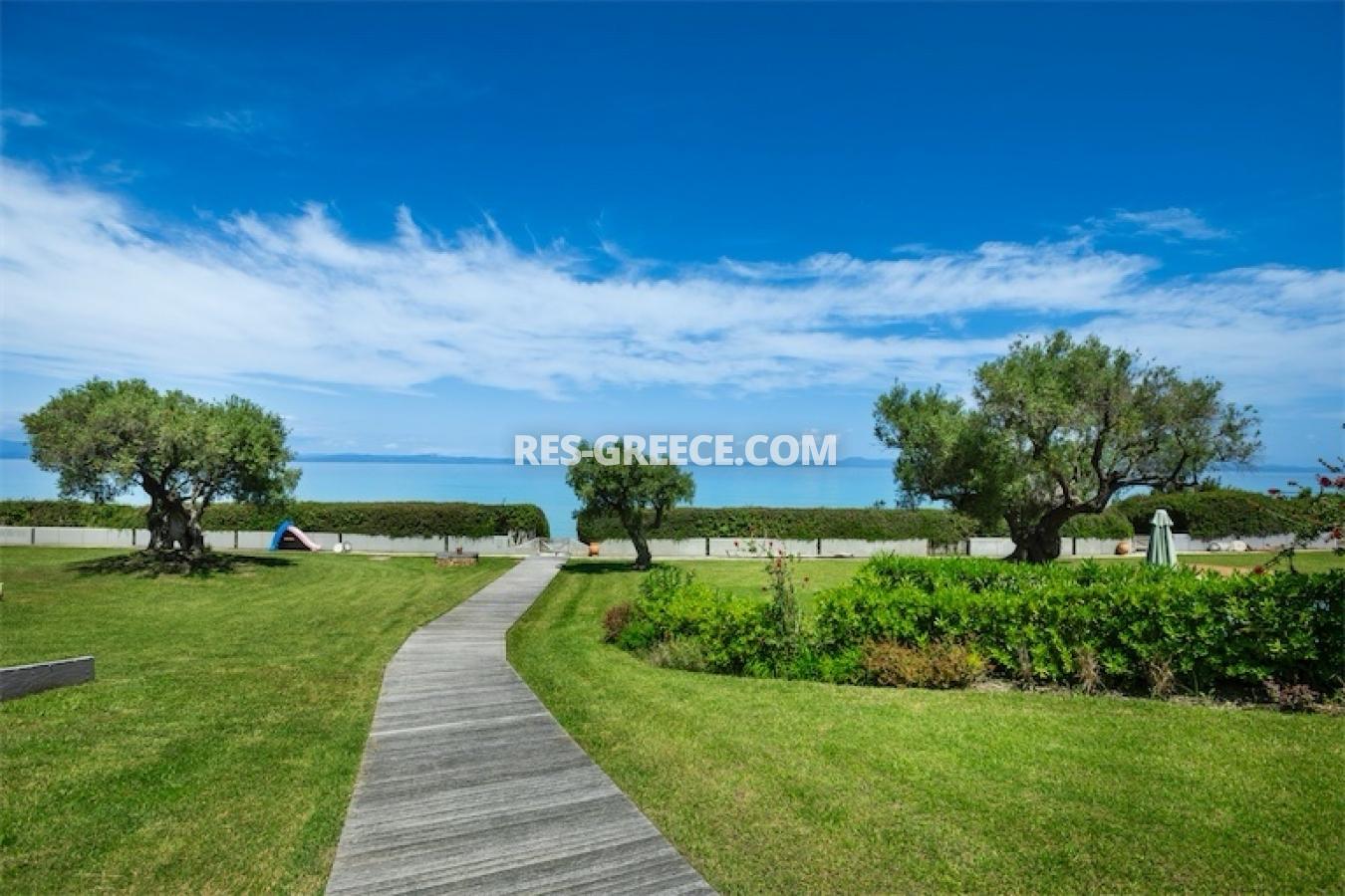 Паллирия вилла, Халкидики-Кассандра, Греция - вилла на 1 линии в закрытом комплексе Паллирис у моря - Фото 1